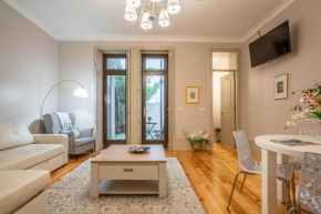 Porto Historic: 1BR w/ Private Patio by LovelyStay